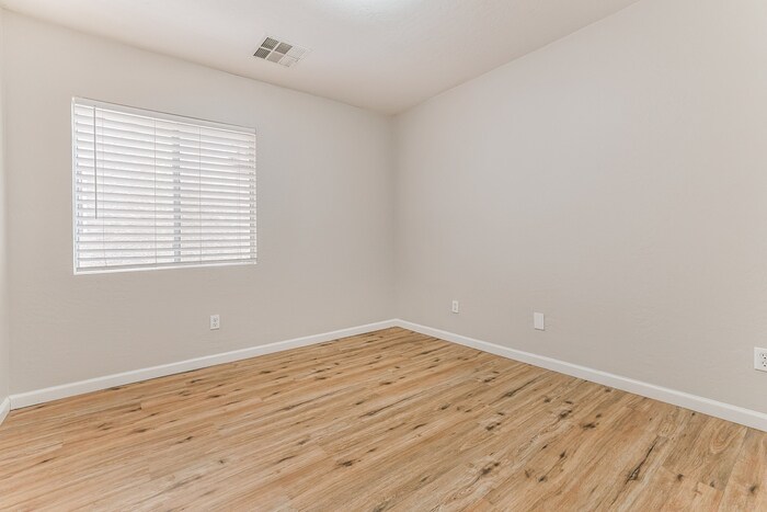 Building Photo - 2423 E San Manuel Rd