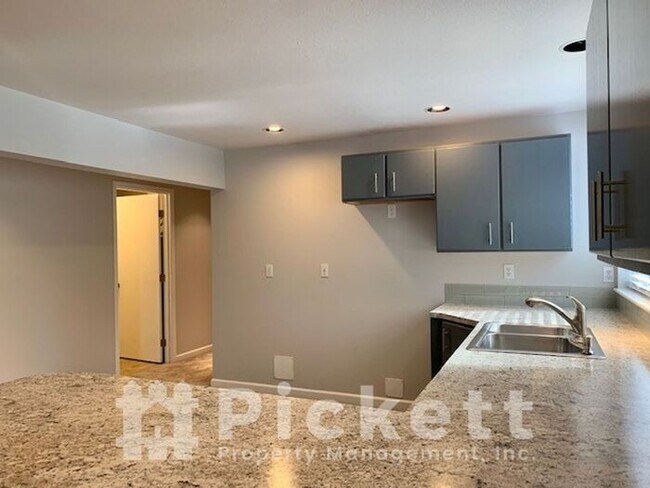 Building Photo - 4 Bedroom Lake Tahuyeh Home