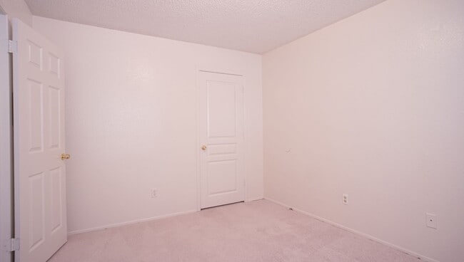 Building Photo - 7404 Vintage Hills Dr