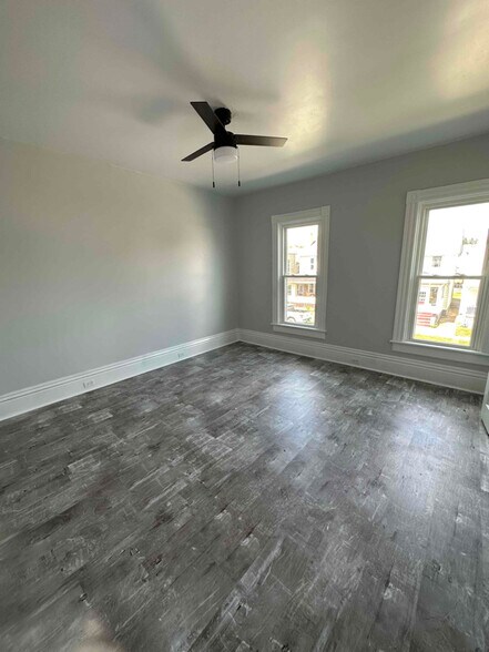 Building Photo - 307 Loucks Ave