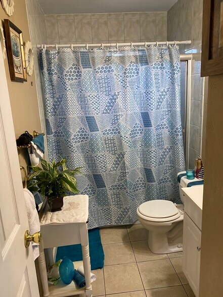 Bathroom - 790 14th N St