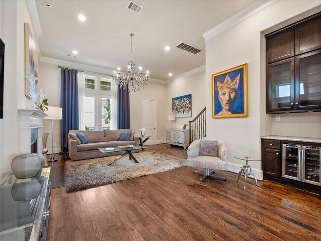 Building Photo - 249 E 27th St