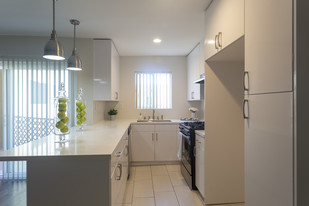 Kitchen - Tarzana Apartments