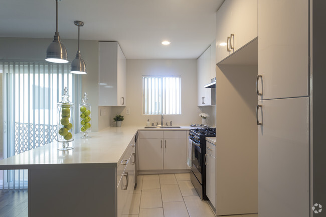 Kitchen - Tarzana Apartments