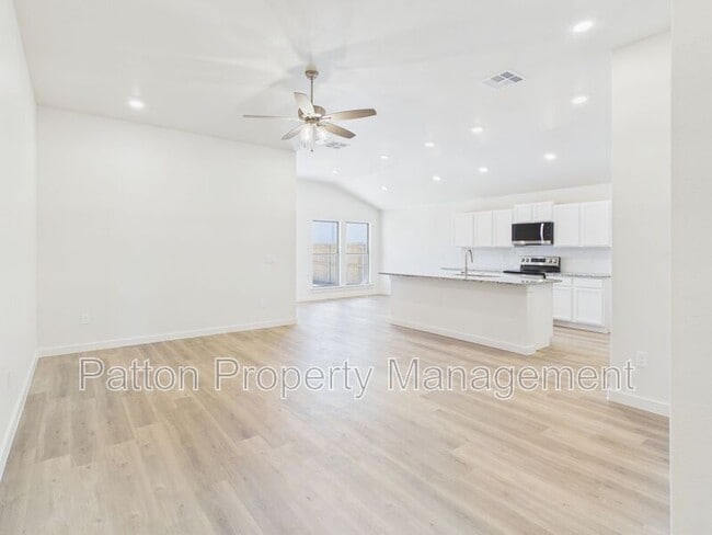 Building Photo - 3007 Farmyard Dr