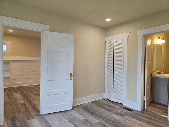 Building Photo - Alder Duplex