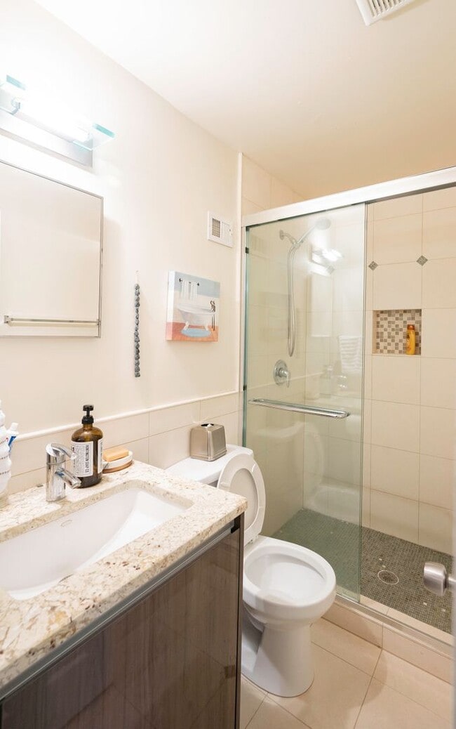 Building Photo - Amazingly Beautiful Fully Renovated 4BR/DEN/3FB/GAR North Bethesda Home