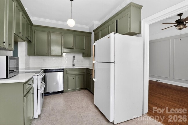 Building Photo - 301 W 10th St