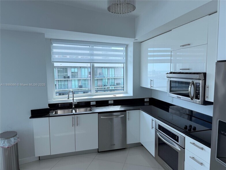 Building Photo - 60 SW 13th St