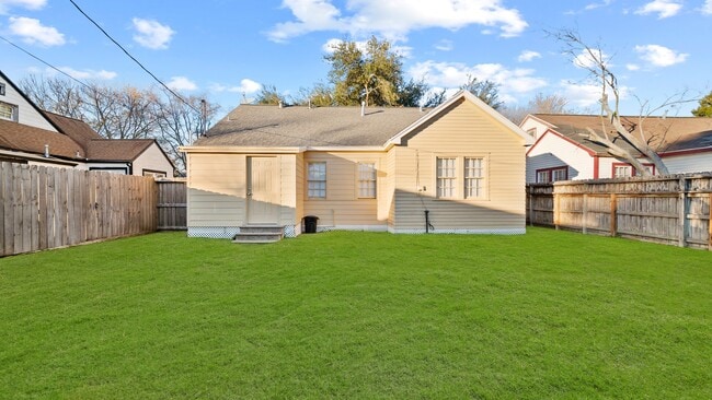 Building Photo - 213 12th Ave N