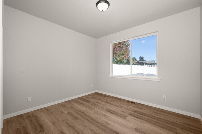 Building Photo - 4283 N Stout Ct