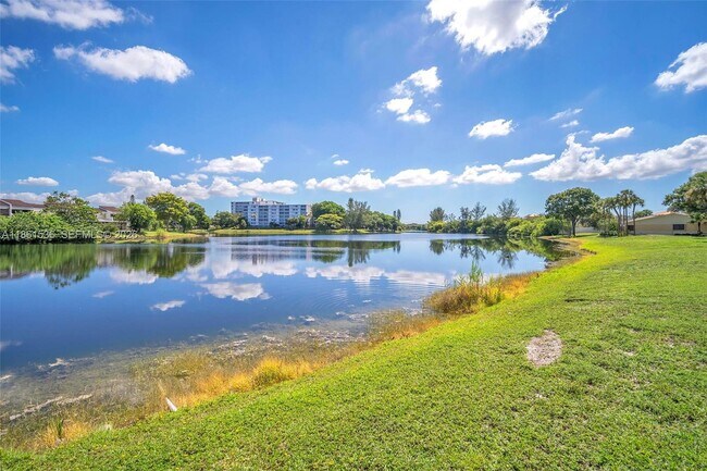 Building Photo - 6575 W Oakland Park Blvd