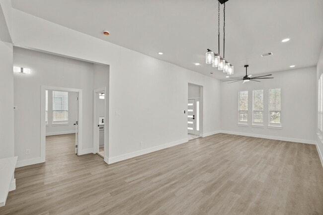 Building Photo - 2116 Everett St
