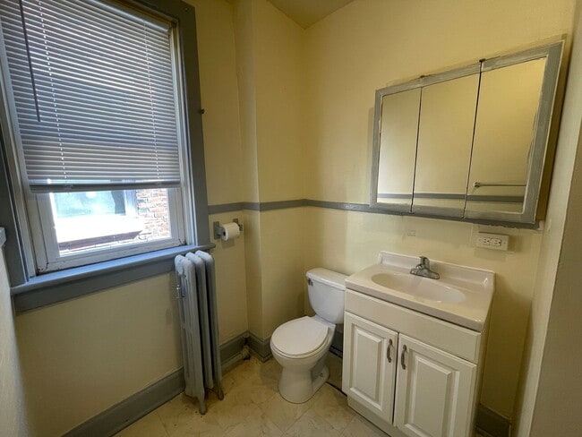 Building Photo - 3 Bedroom Single Family Home in Harrisburg!