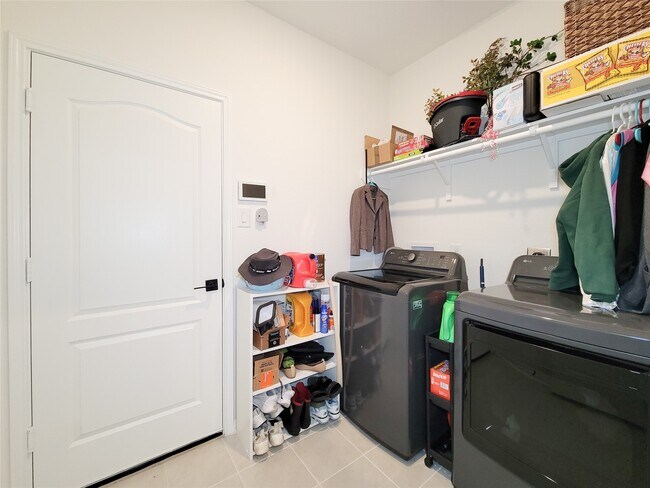 Building Photo - 8214 Leisure Pt Dr