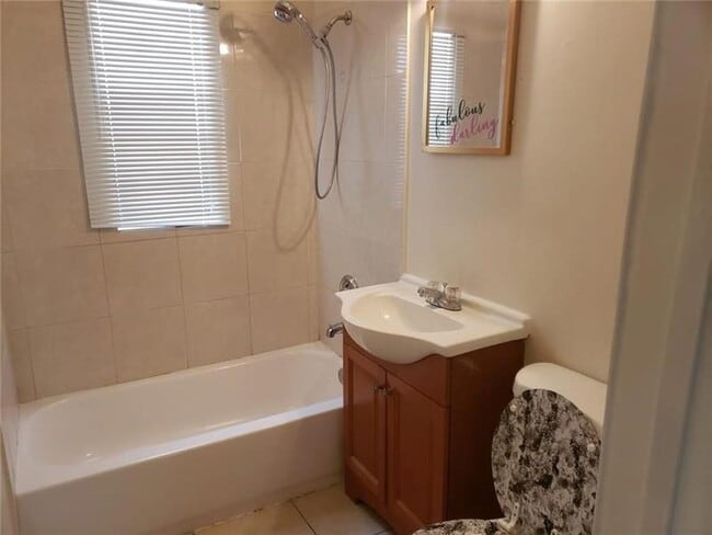 Building Photo - 1524 NW 19th Ave