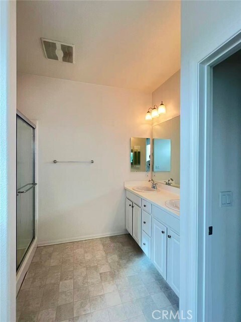 Building Photo - 422 W Rte 66