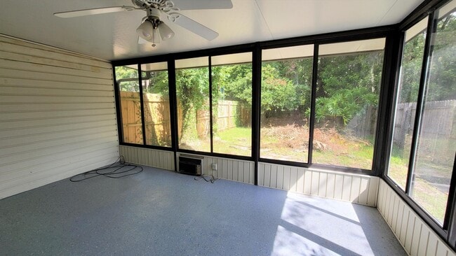 Building Photo - 3947 LAURELWOOD Dr