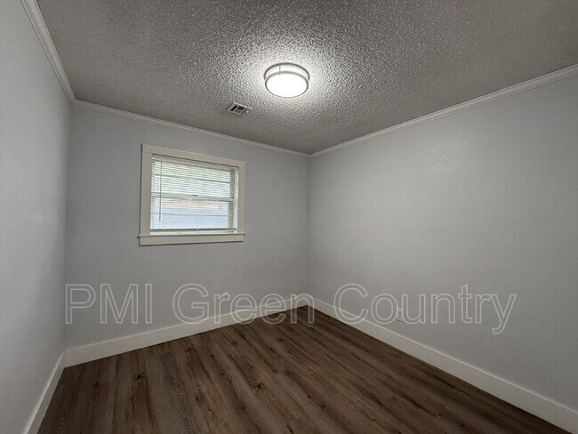 Building Photo - 809 Park St