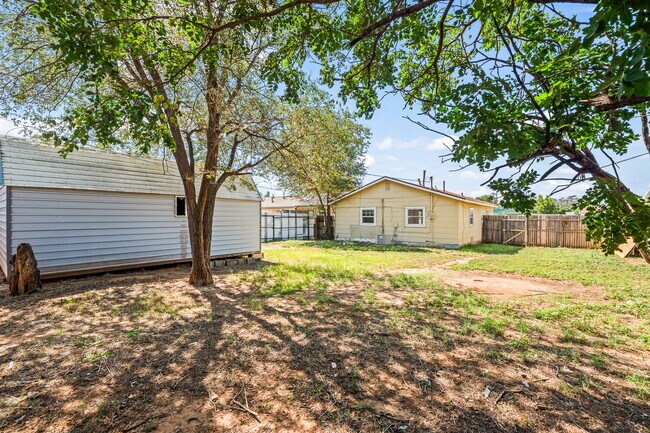 Building Photo - Cute Two Bedroom House, Minutes from TTU &...