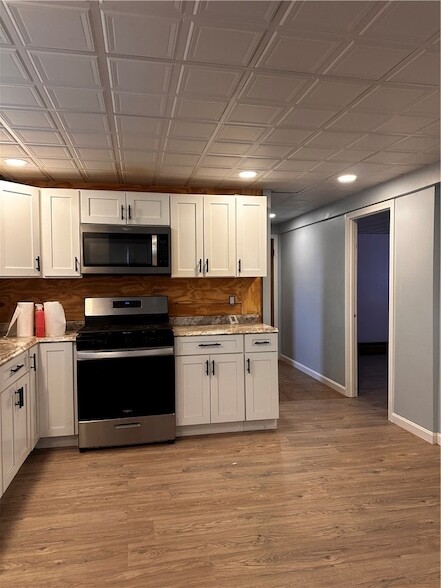 Building Photo - 24 Lewis St