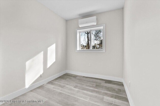 Building Photo - 840 Clay Ave