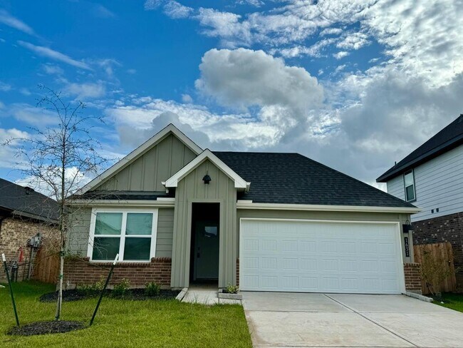 Building Photo - 1631 Solana Dr