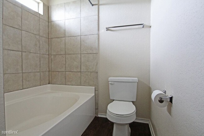 Building Photo - 3 br, 2.5 bath House - 1115 Madison