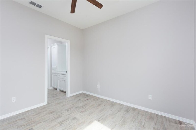 Building Photo - 2423 N Vly Cir