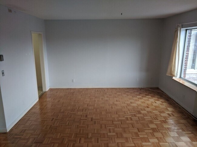 Building Photo - Bright and Spacious Brookline Studio