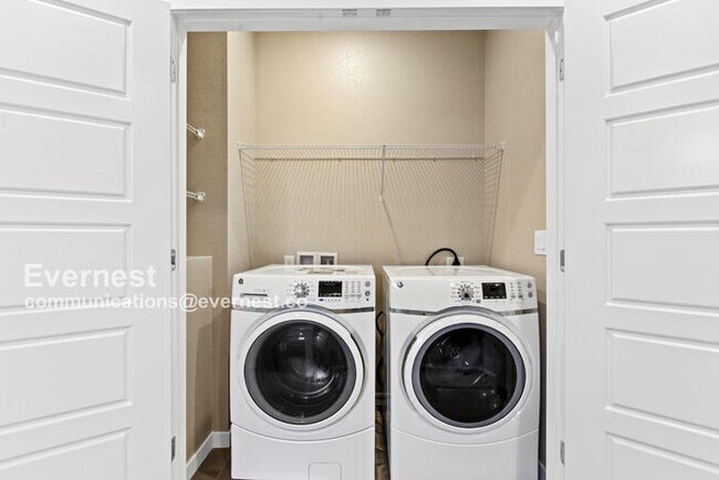 Building Photo - 8970 Southurst St