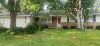 Building Photo - 5736 Pembroke Dr