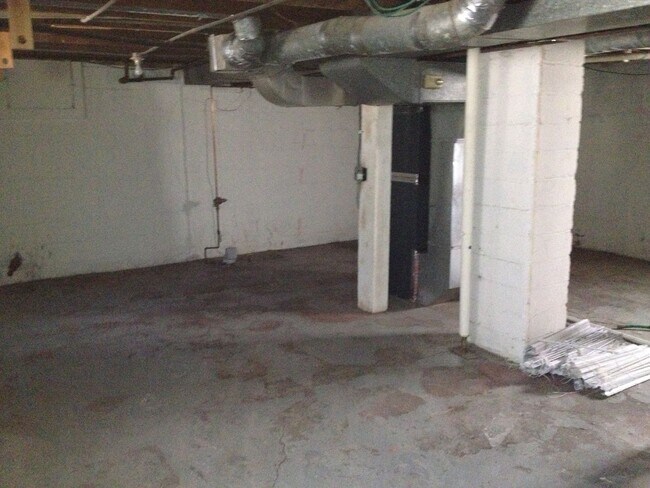 Building Photo - 3 Bedroom Morton Meadows Home for Rent - Close to Everything!