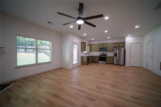 Building Photo - 796 Grenier Terrace NE