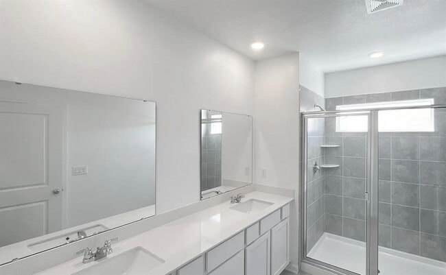 Building Photo - 2562 Skyline Lp