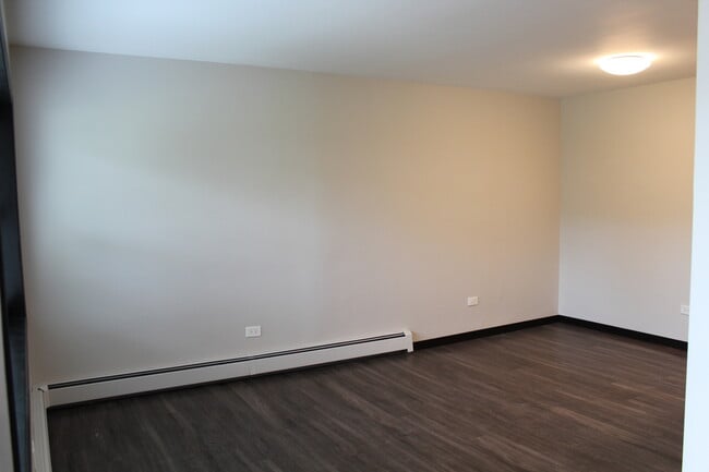 Building Photo - 800 N Hamlin Ave