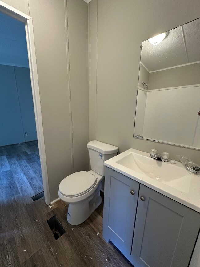 Building Photo - 319 Bridgeview Dr