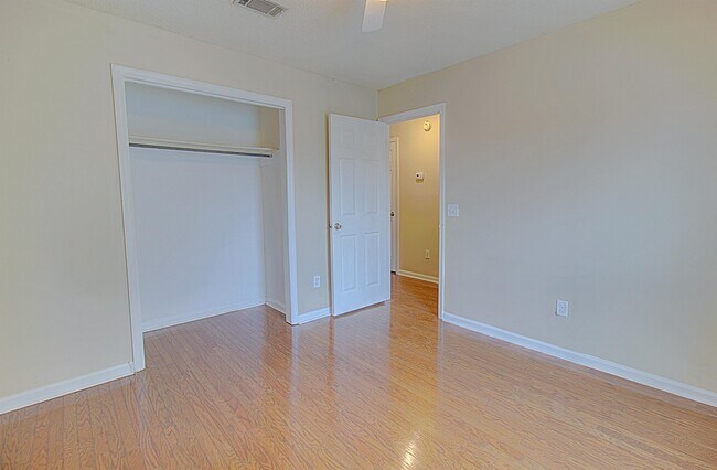 Building Photo - 948 Wedgewood Way