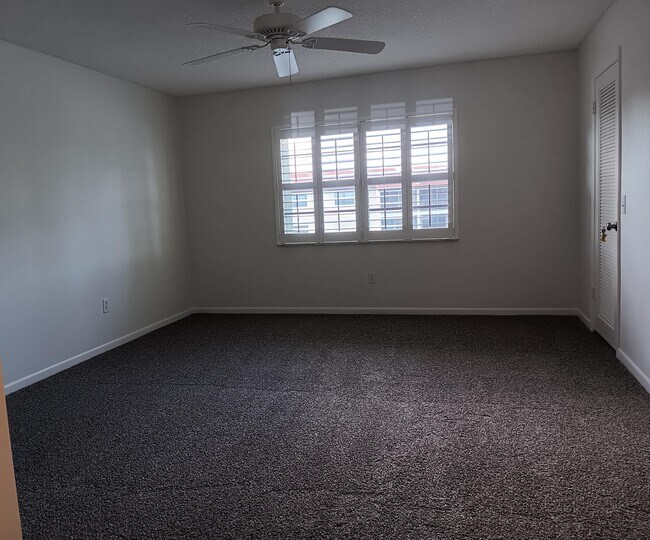 Building Photo - 8045 Eastlake Dr