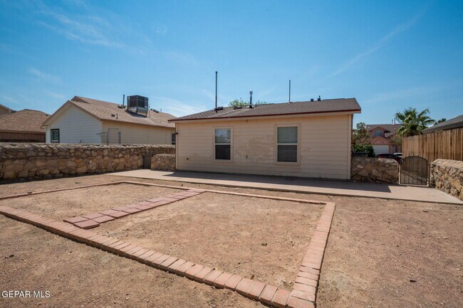 Building Photo - 2352 Tierra Blanda Dr