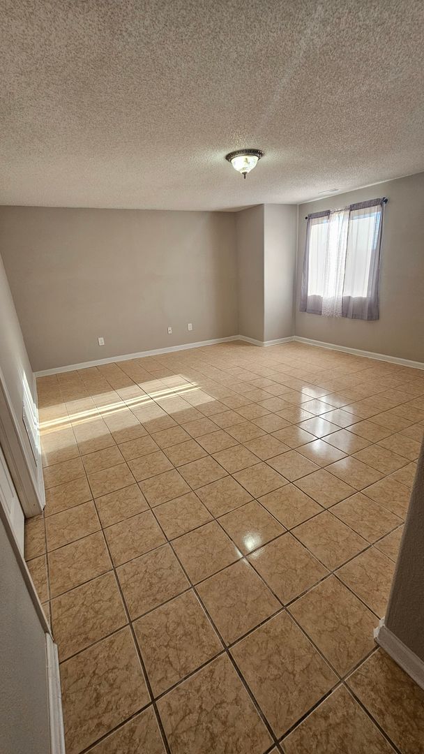 Building Photo - $2700 | 4BR/2.5BA | Pet Friendly House wit...