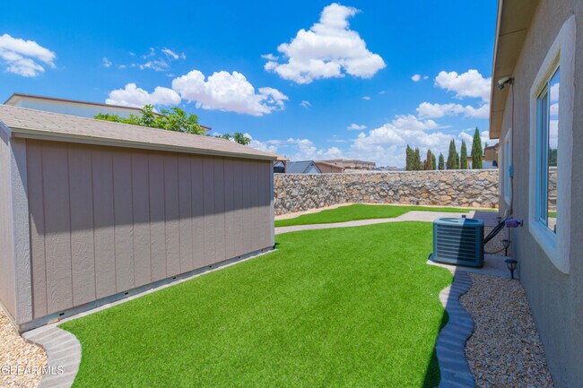 Building Photo - 12865 Little Misty Ln