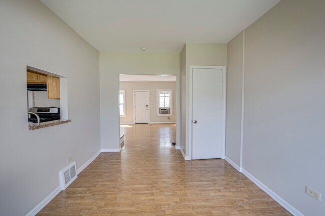 Building Photo - 371 Cedar St