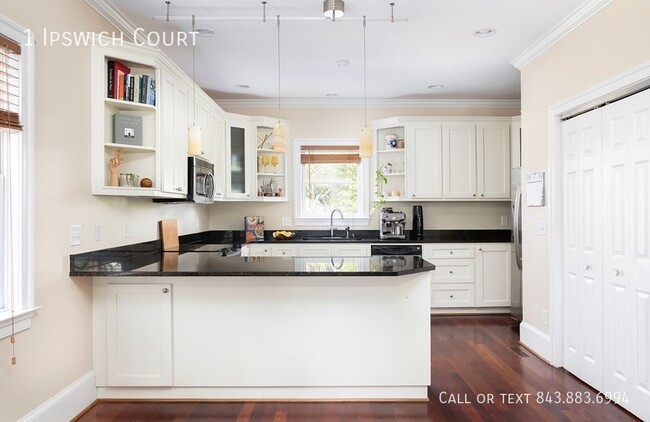 Building Photo - Beautiful House Just 2 Blocks From MUSC | ...