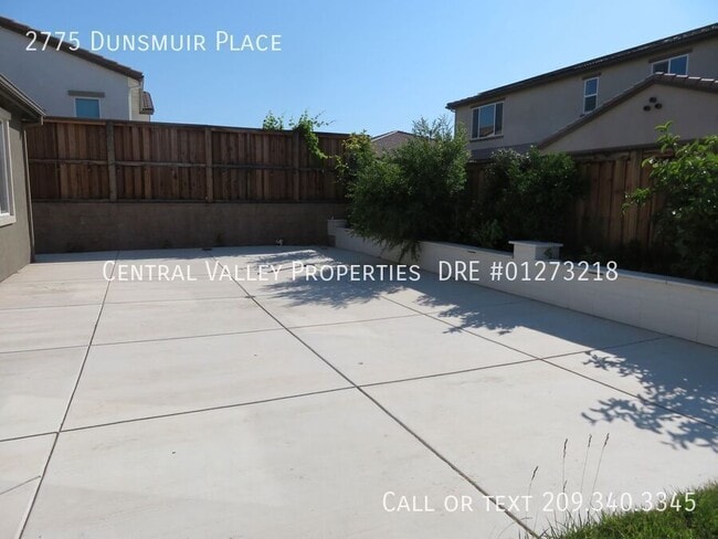 Building Photo - 2775 Dunsmuir Ave