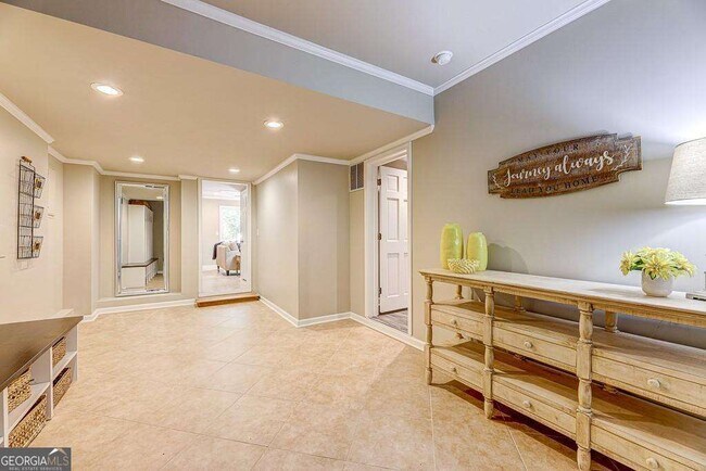 Building Photo - 1185 Lake Colony Dr