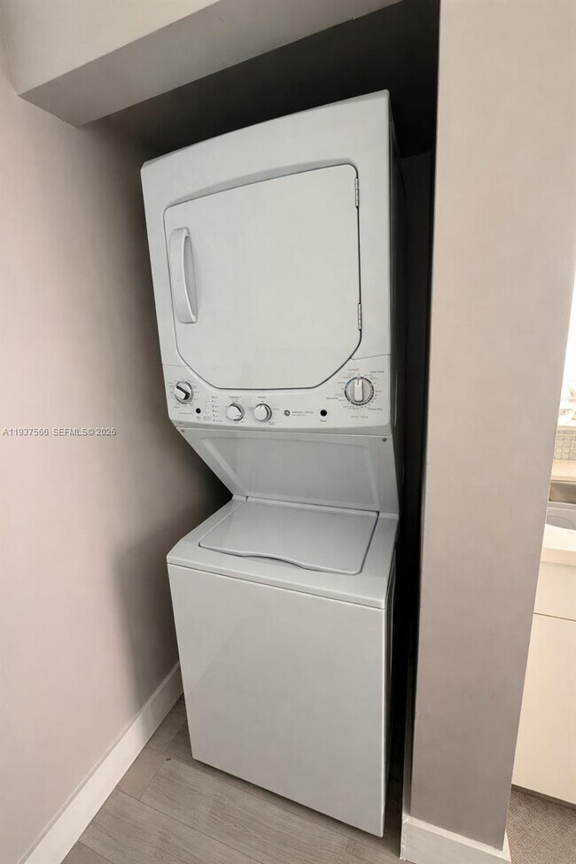 Building Photo - 5900 Collins Ave