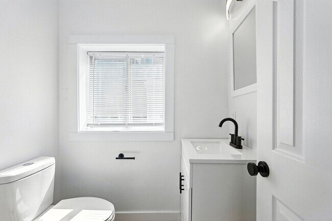 Building Photo - Modern Renovation - Sharpsburg