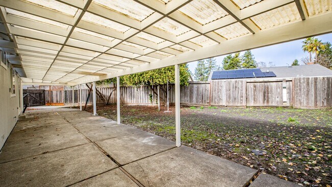 Building Photo - 493 Landsdown Cir