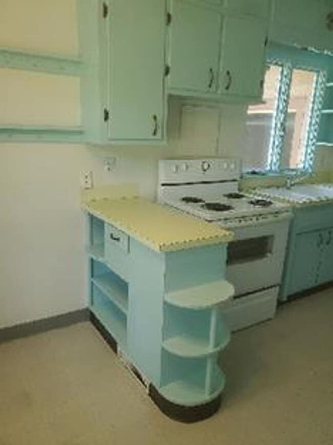 Building Photo - STUDENTS WELCOME! 4 Bed 2 Bath House 1 Block North of CSU